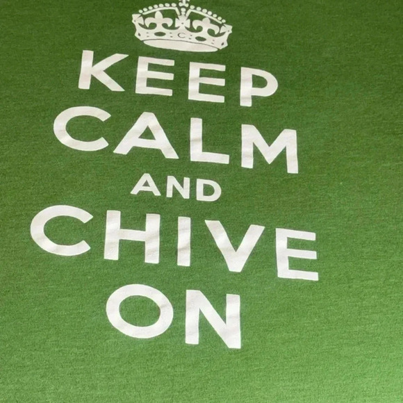 keep calm and chive on size small green short sleeve t-shirt unisex - Picture 1 of 4